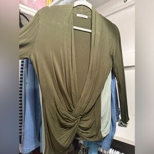 Women front twist top